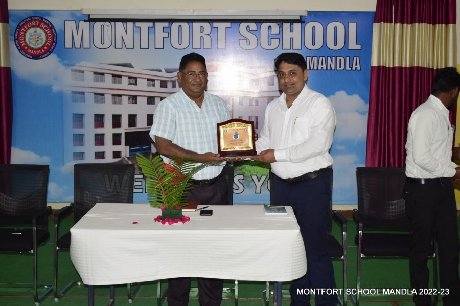 Montfort: Photo Gallery