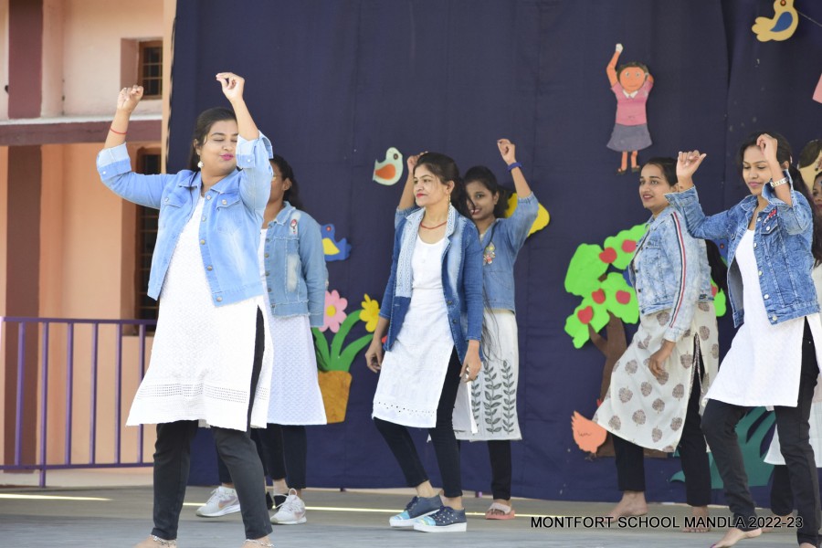 Montfort: Photo Gallery