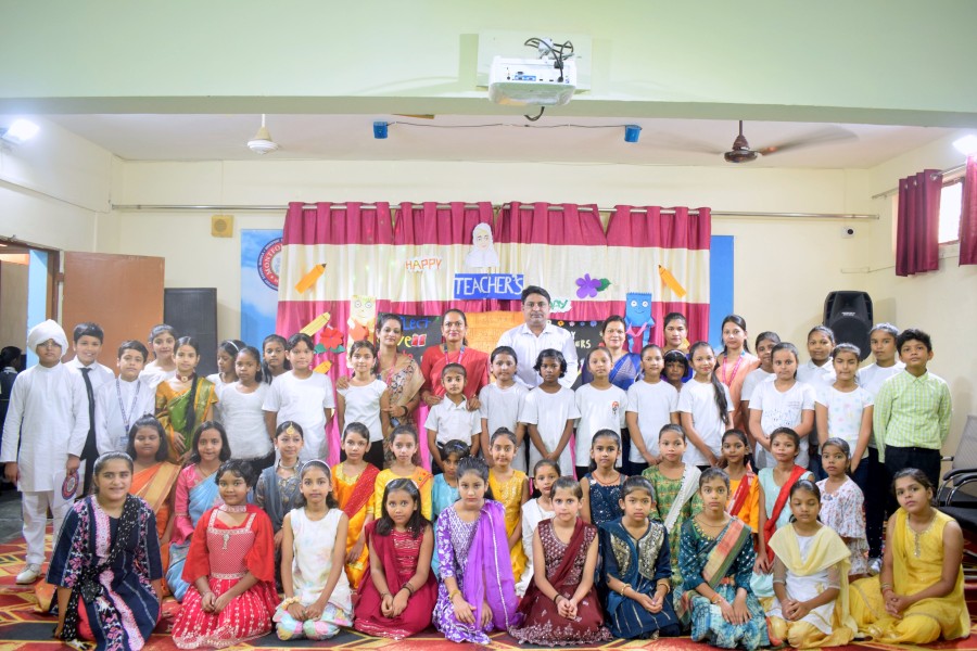 Montfort: Photo Gallery