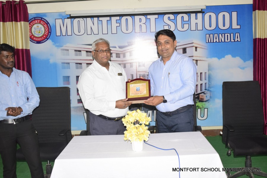 Montfort: Photo Gallery