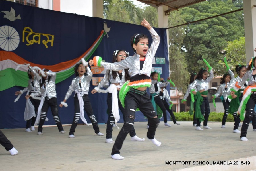 Montfort: Photo Gallery