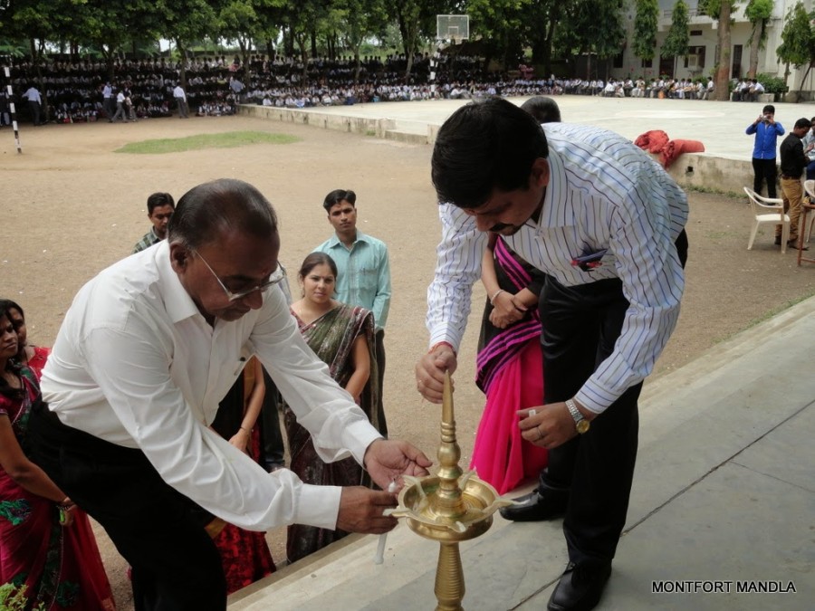 Montfort: Photo Gallery